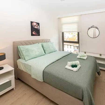 Central With Refreshing Interior Design In Apartman